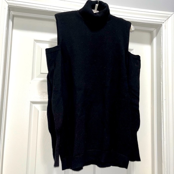 Cold shoulder turtleneck sweater - Picture 1 of 3